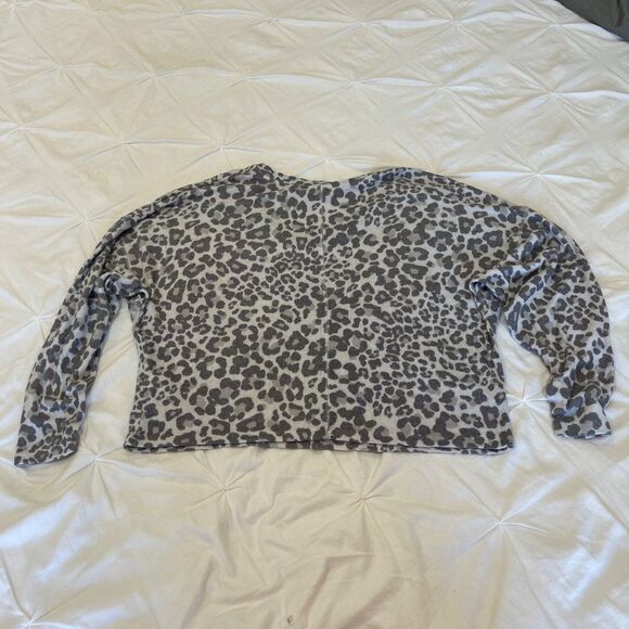 Freshman 1996 Gray Leopard Print Viscose Blend Cropped Sweater Size Large - Picture 7 of 11